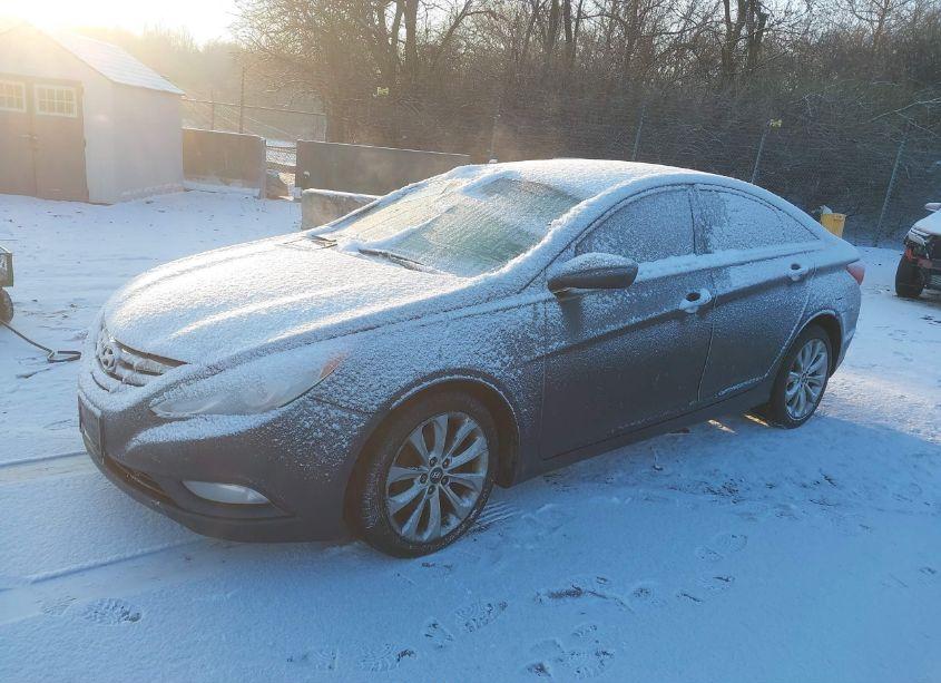 Photo 2 of 2012 Hyundai Sonata SE (VIN 5NPEC4ACXCH385555)