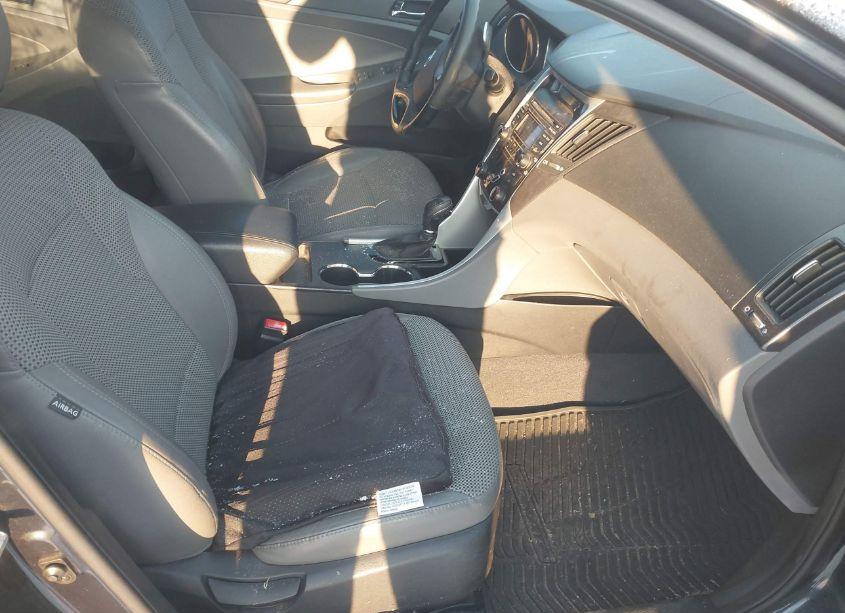 Photo 5 of 2012 Hyundai Sonata SE (VIN 5NPEC4ACXCH385555)