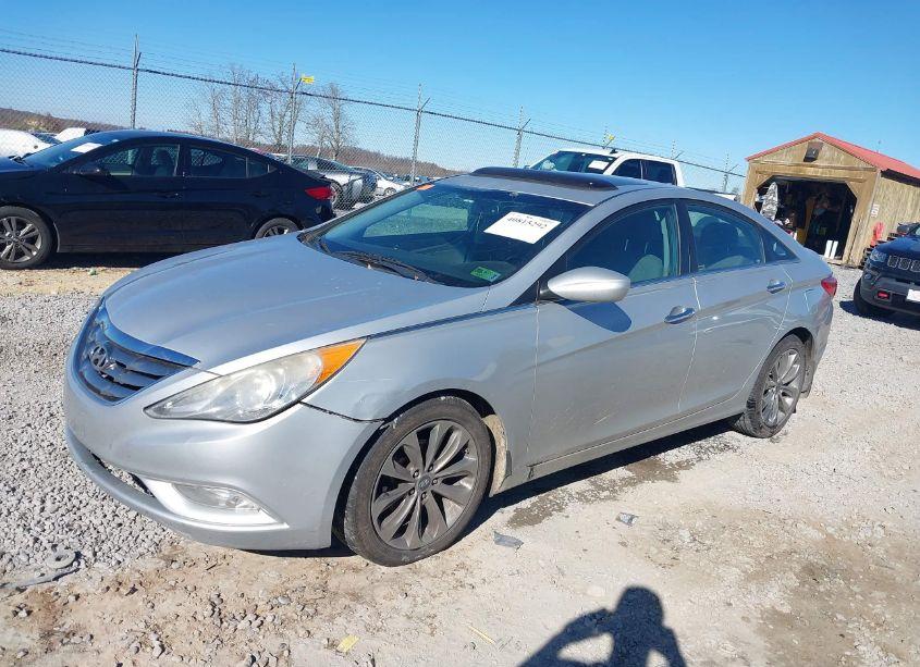 Photo 2 of 2013 Hyundai Sonata SE (VIN 5NPEC4ACXDH579388)