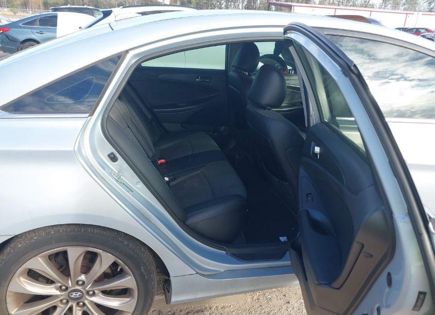 Photo 8 of 2013 Hyundai Sonata SE (VIN 5NPEC4ACXDH772138)
