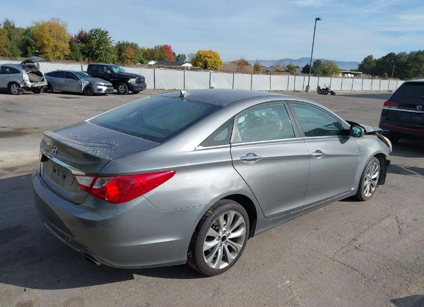 Photo 4 of 2013 Hyundai Sonata SE (VIN 5NPEC4ACXDH787352)