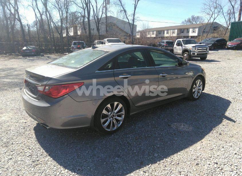 Photo 4 of 2013 Hyundai Sonata SE (VIN 5NPEC4ACXDH806756)