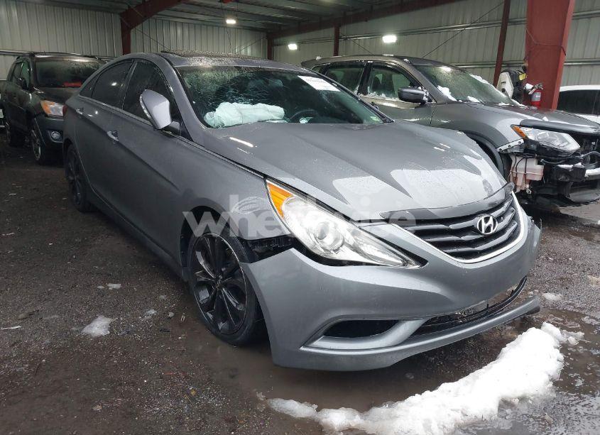 2014 Hyundai Sonata SE (VIN 5NPEC4ACXEH825499) main photo