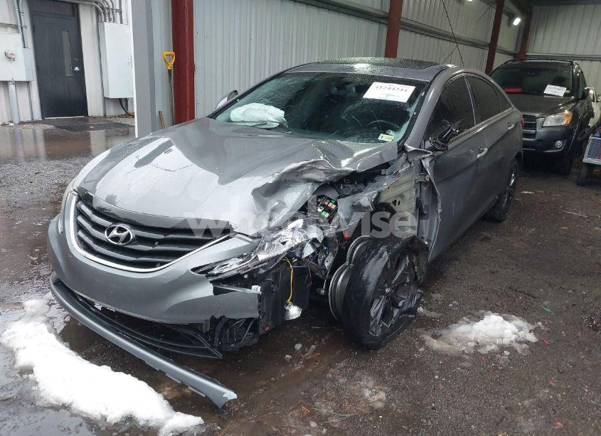 Photo 2 of 2014 Hyundai Sonata SE (VIN 5NPEC4ACXEH825499)