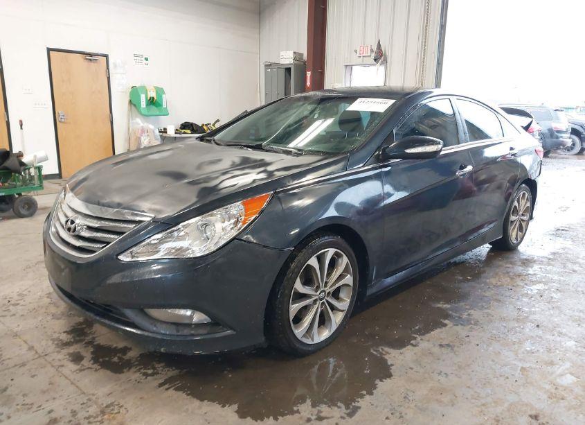 Photo 2 of 2014 Hyundai Sonata SE (VIN 5NPEC4ACXEH835255)