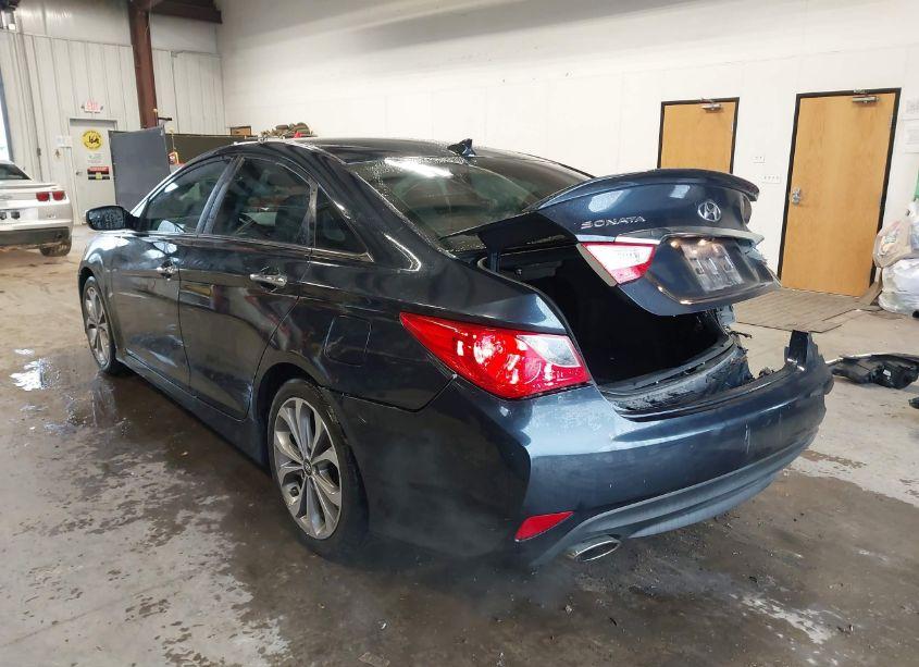 Photo 3 of 2014 Hyundai Sonata SE (VIN 5NPEC4ACXEH835255)