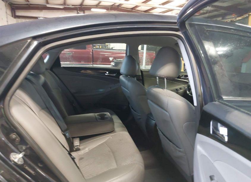 Photo 8 of 2014 Hyundai Sonata SE (VIN 5NPEC4ACXEH835255)