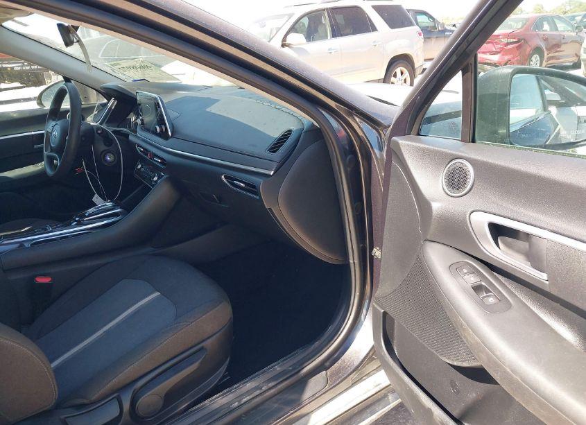 Photo 5 of 2021 Hyundai Sonata SE (VIN 5NPEG4JA1MH096858)