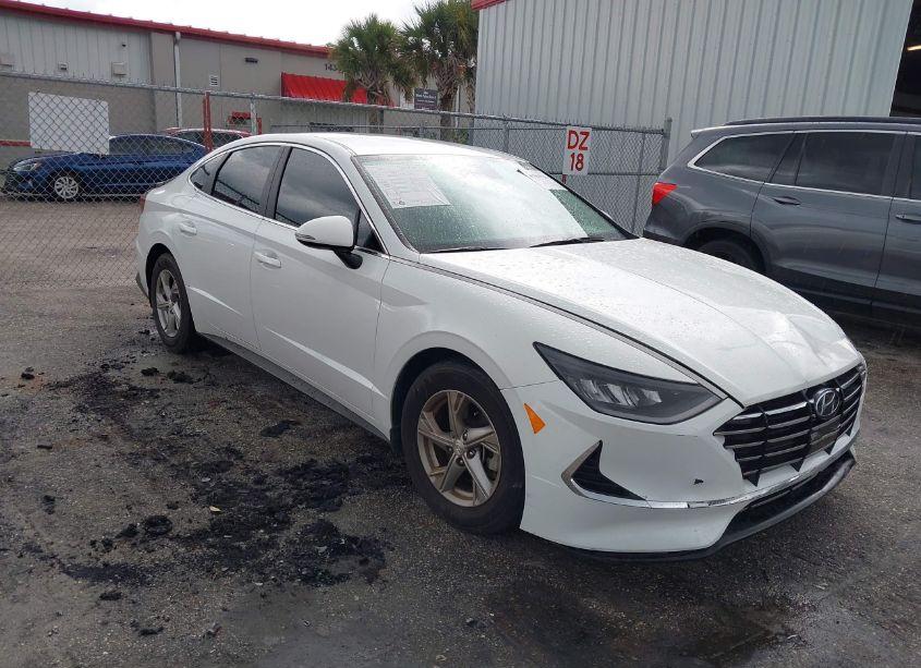 2022 Hyundai Sonata SE (VIN 5NPEG4JA1NH148975) main photo