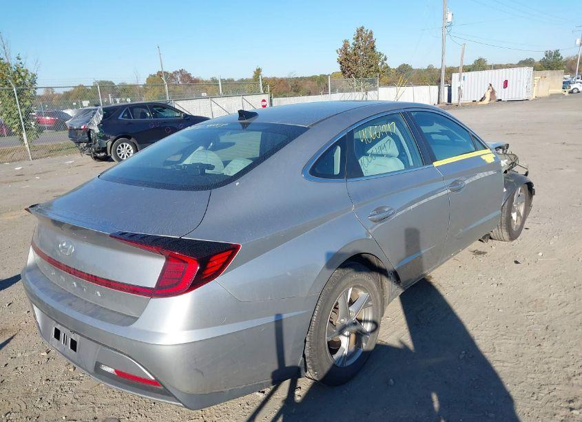 Photo 4 of 2022 Hyundai Sonata SE (VIN 5NPEG4JA6NH135347)