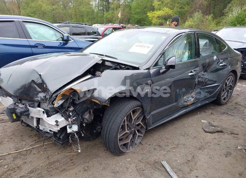 Photo 2 of 2022 Hyundai Sonata N LINE (VIN 5NPEK4JC5NH140992)