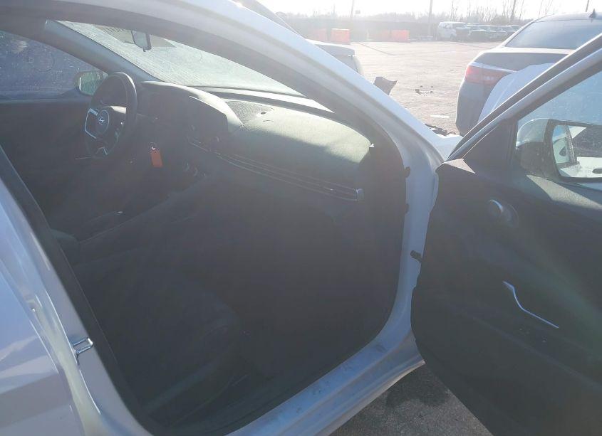 Photo 5 of 2022 Hyundai Elantra SE (VIN 5NPLL4AG5NH053388)