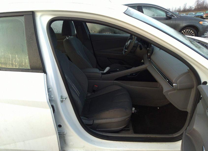 Photo 5 of 2022 Hyundai Elantra SEL (VIN 5NPLM4AG0NH063856)