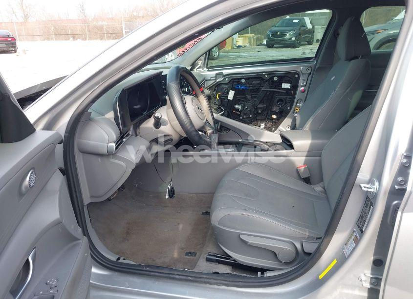 Photo 5 of 2021 Hyundai Elantra SEL (VIN 5NPLM4AG1MH000960)