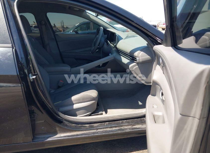 Photo 5 of 2022 Hyundai Elantra SEL (VIN 5NPLM4AG2NH054396)