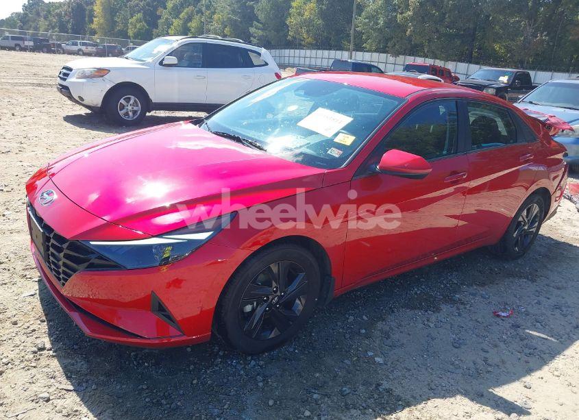 Photo 2 of 2022 Hyundai Elantra SEL (VIN 5NPLM4AG2NH074714)