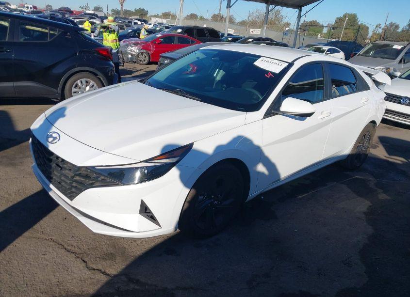 Photo 2 of 2022 Hyundai Elantra SEL (VIN 5NPLM4AG2NH079637)
