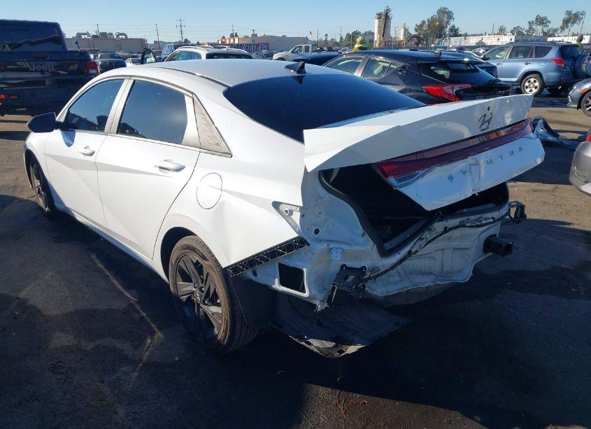 Photo 3 of 2022 Hyundai Elantra SEL (VIN 5NPLM4AG2NH079637)