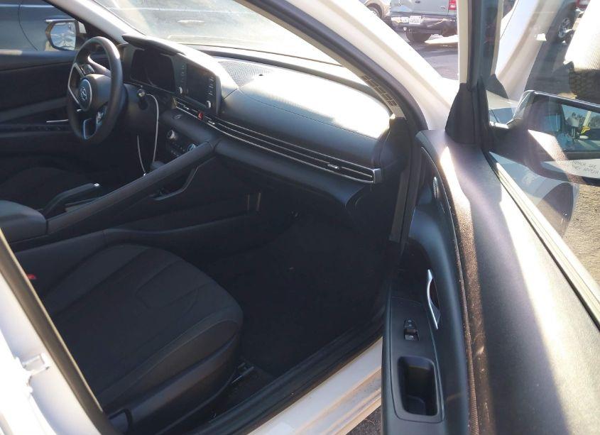 Photo 5 of 2022 Hyundai Elantra SEL (VIN 5NPLM4AG2NH079637)