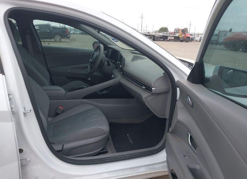 Photo 5 of 2021 Hyundai Elantra SEL (VIN 5NPLM4AG3MH009465)