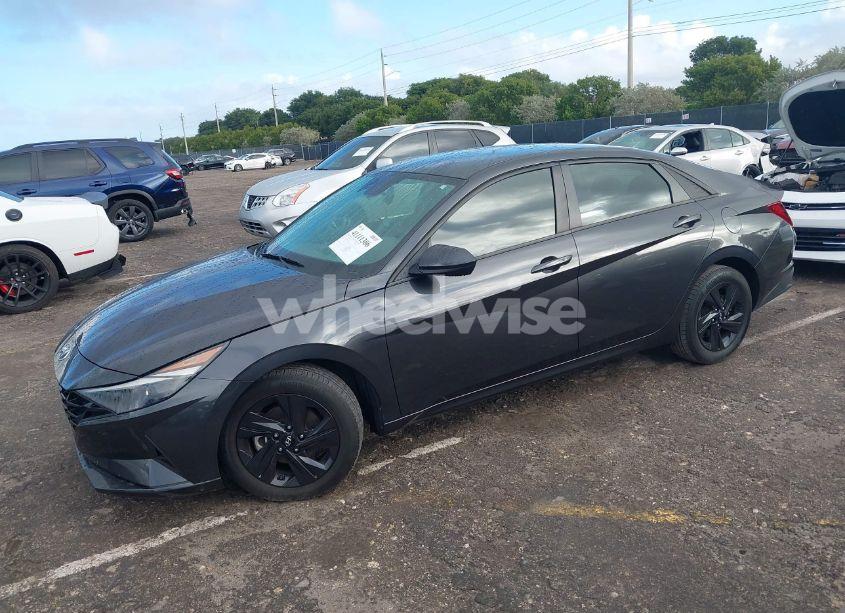 Photo 2 of 2022 Hyundai Elantra SEL (VIN 5NPLM4AG4NH076710)