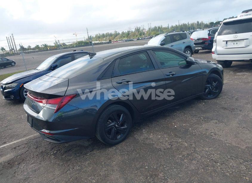 Photo 4 of 2022 Hyundai Elantra SEL (VIN 5NPLM4AG4NH076710)