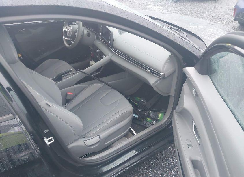 Photo 5 of 2022 Hyundai Elantra SEL (VIN 5NPLM4AG4NH079459)