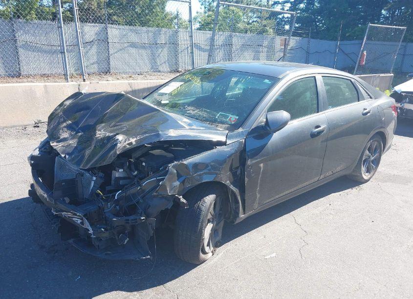 Photo 2 of 2022 Hyundai Elantra SEL (VIN 5NPLM4AG5NH071483)