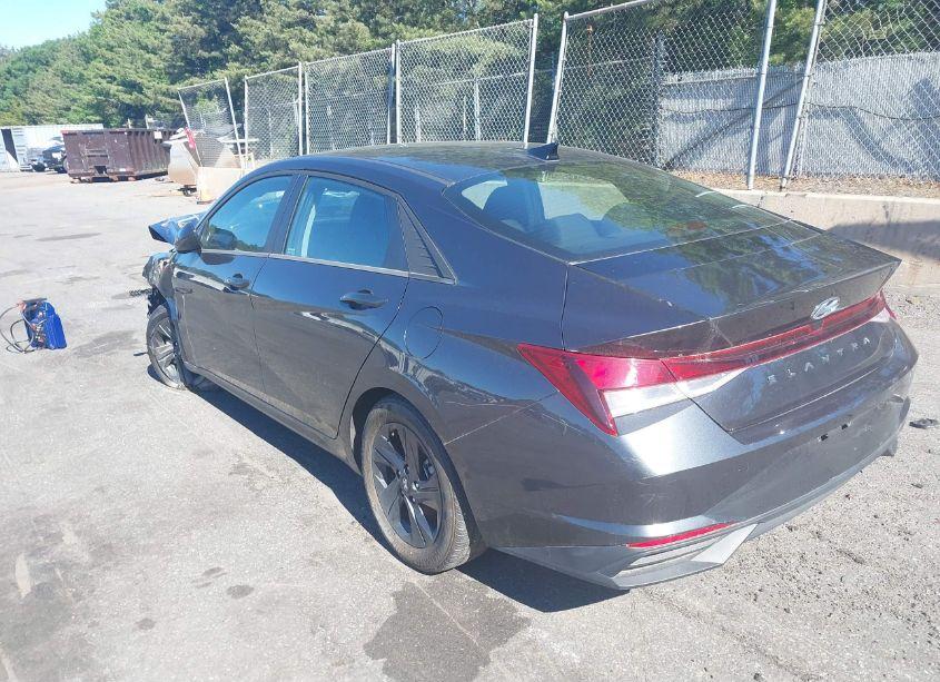 Photo 3 of 2022 Hyundai Elantra SEL (VIN 5NPLM4AG5NH071483)