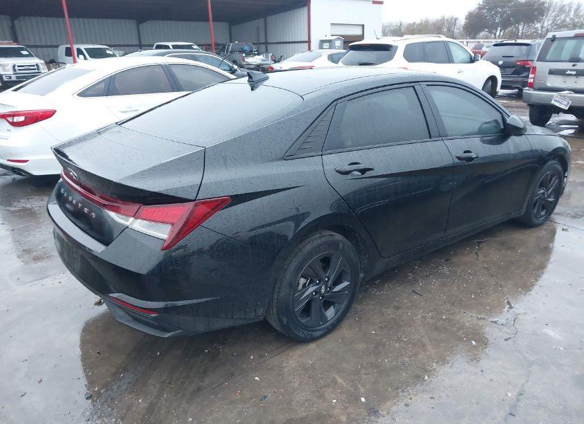 Photo 4 of 2022 Hyundai Elantra SEL (VIN 5NPLM4AG9NH071065)