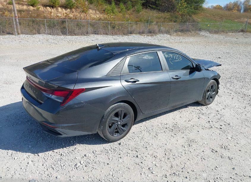 Photo 4 of 2022 Hyundai Elantra SEL (VIN 5NPLM4AG9NH076623)