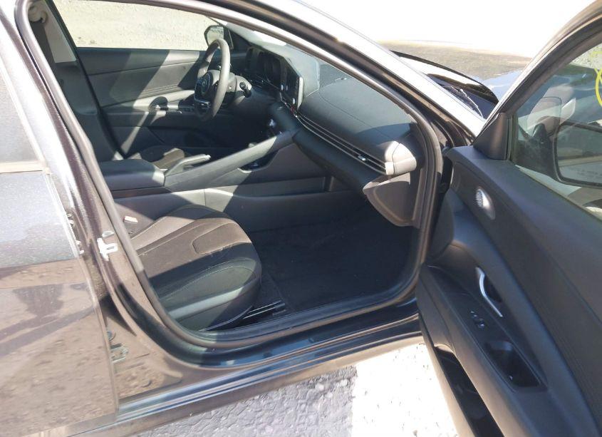 Photo 5 of 2022 Hyundai Elantra SEL (VIN 5NPLM4AG9NH076623)