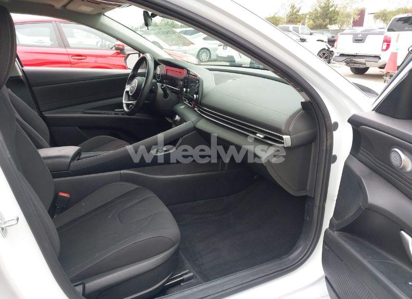 Photo 5 of 2022 Hyundai Elantra SEL (VIN 5NPLN4AG3NH074525)