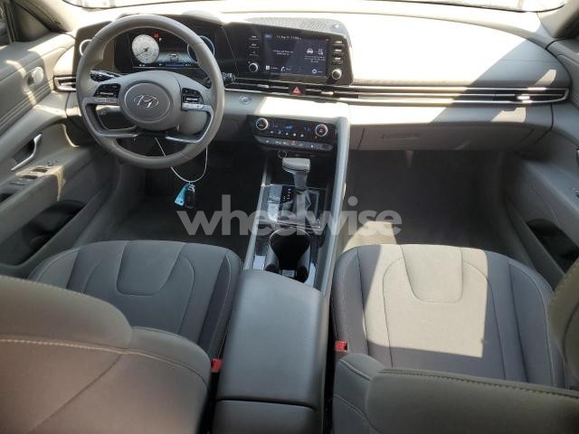 Photo 3 of 2022 HYUNDAI ELANTRA SEL (VIN 5NPLN4AG5NH083386)