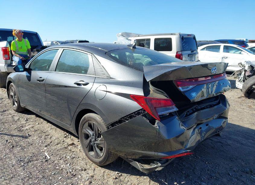 Photo 3 of 2022 Hyundai Elantra SEL (VIN 5NPLS4AG3NH086926)