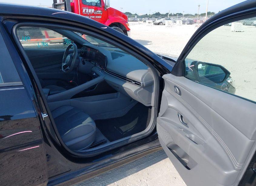 Photo 5 of 2023 Hyundai Elantra SEL (VIN 5NPLS4AG5PH112204)