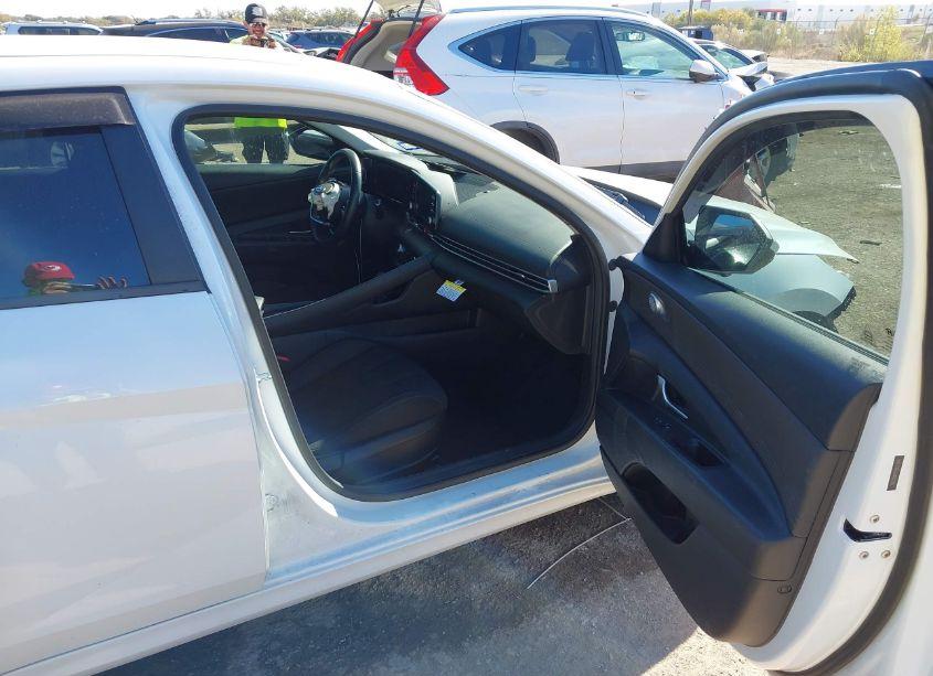 Photo 5 of 2022 Hyundai Elantra SEL (VIN 5NPLS4AG6NH062202)