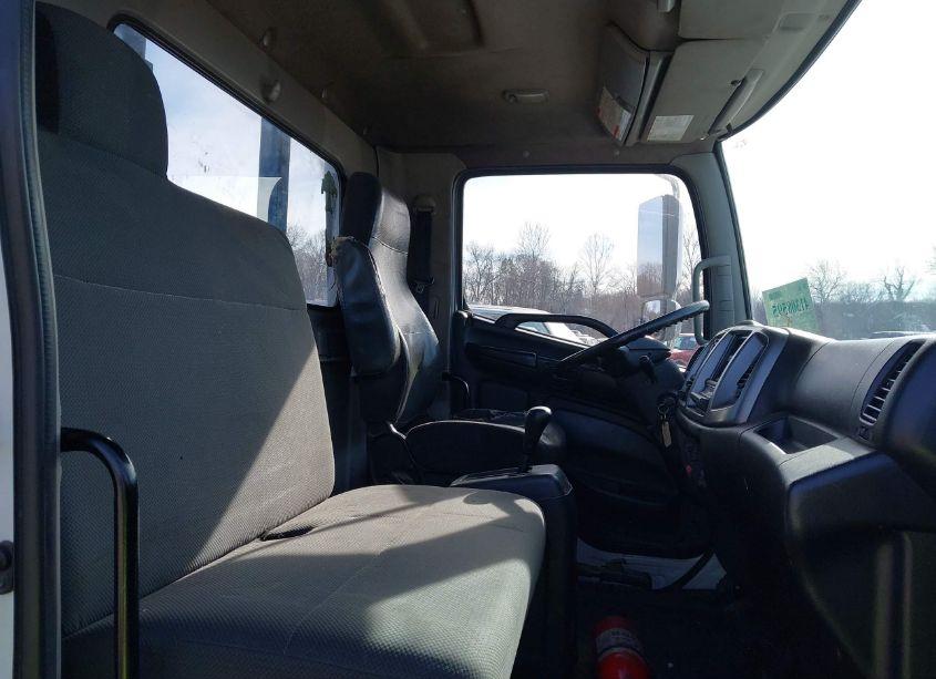 Photo 6 of 2019 Hino 238/258/268 (VIN 5PVNE8JN5K4S50944)