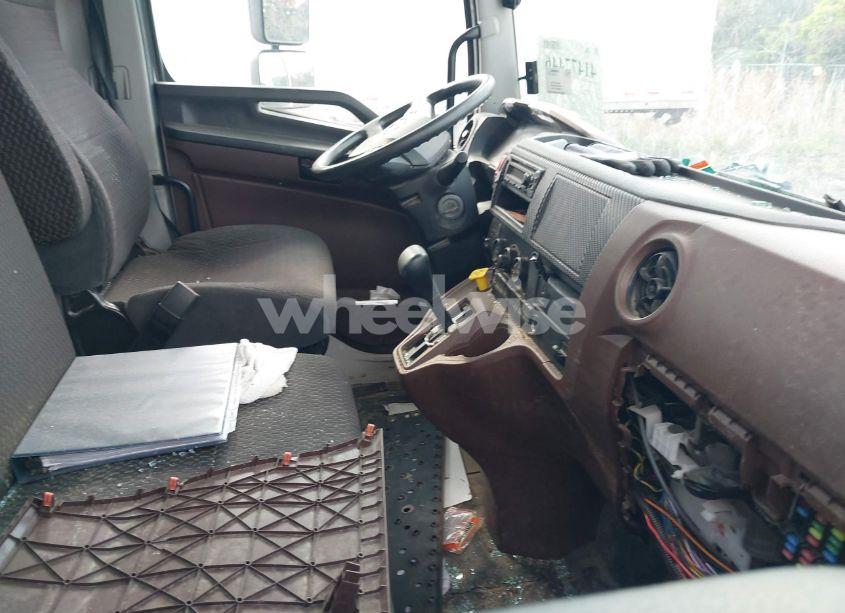 Photo 6 of 2021 Hino 238/258/268 (VIN 5PVNJ8AJ3M5T50031)