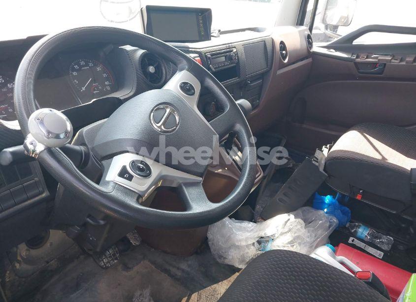 Photo 6 of 2021 Hino 238/258/268 (VIN 5PVNJ8AT9M5T50262)