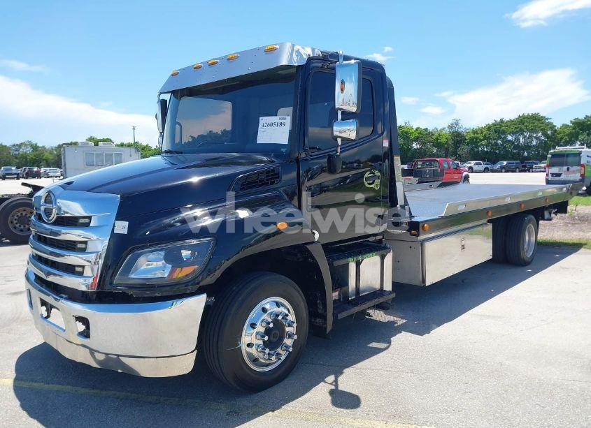 Photo 2 of 2014 Hino 258/268 (VIN 5PVNJ8JP8E4S51071)