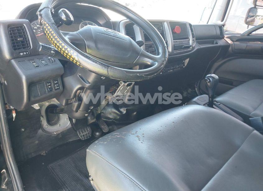 Photo 6 of 2014 Hino 258/268 (VIN 5PVNJ8JP8E4S51071)