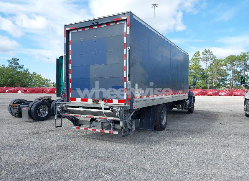 Photo 4 of 2020 Hino 258/268 (VIN 5PVNJ8JT6L5S59643)