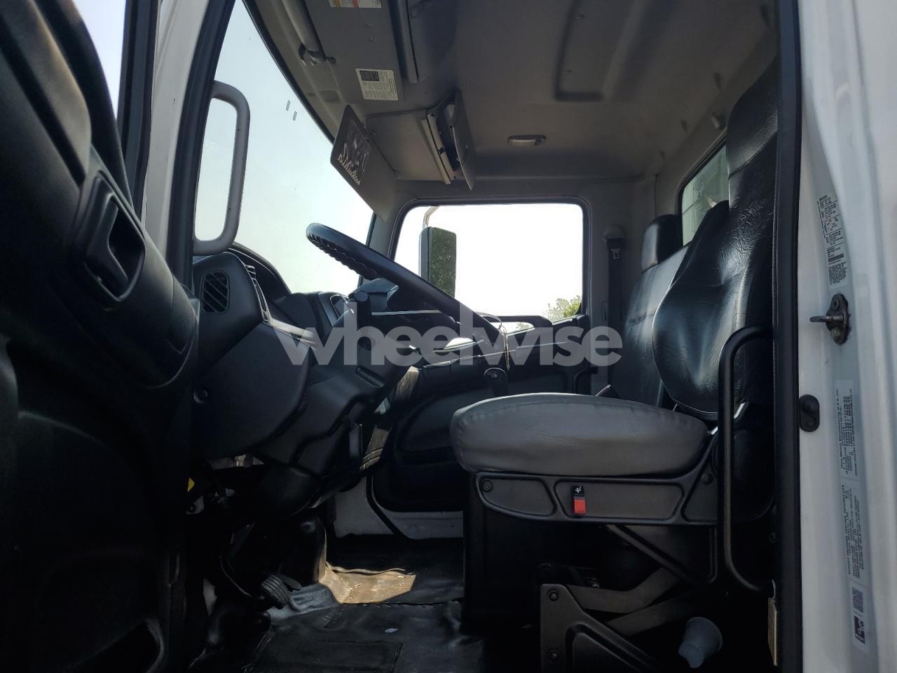 Photo 7 of 2020 HINO 258/268 (VIN 5PVNJ8JV1L4S75191)