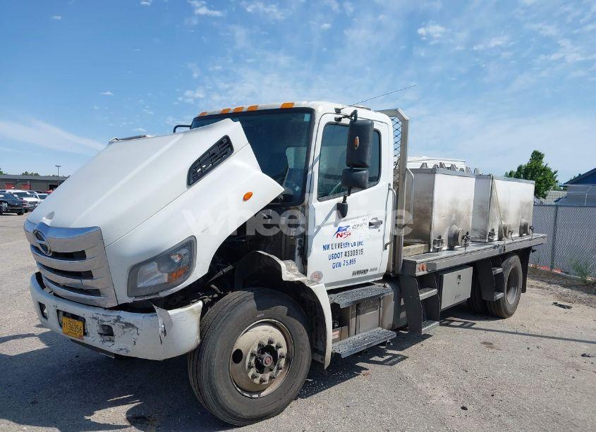 Photo 2 of 2020 Hino 258/268 (VIN 5PVNJ8JV1L5S80062)