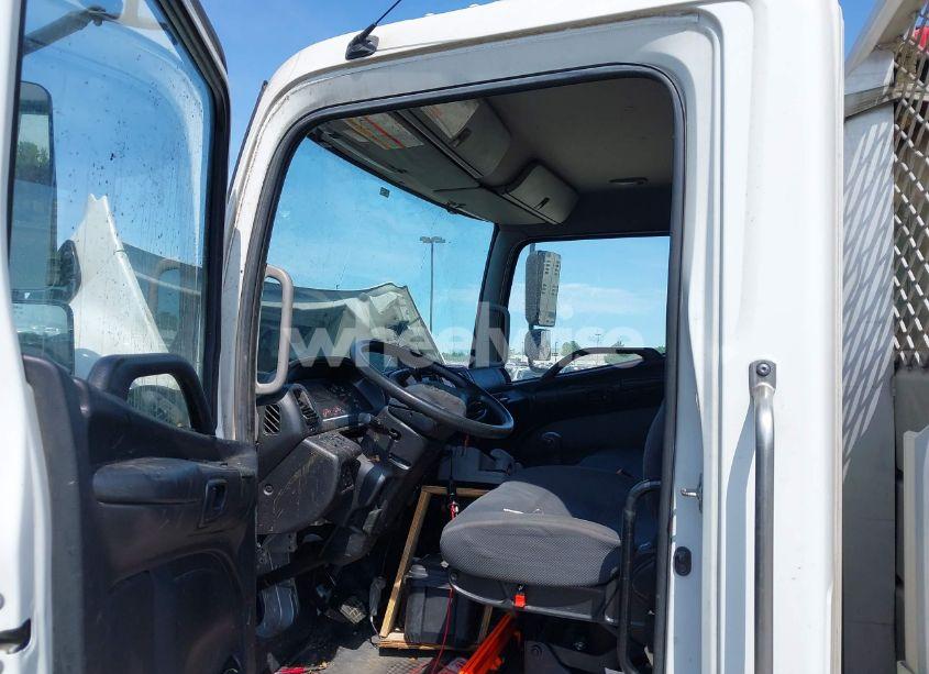 Photo 6 of 2020 Hino 258/268 (VIN 5PVNJ8JV1L5S80062)