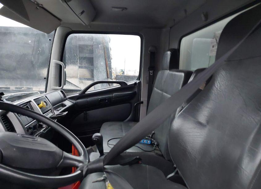 Photo 6 of 2019 Hino 258/268 (VIN 5PVNJ8JV5K4S71563)