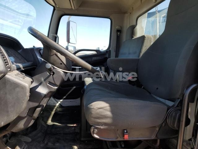 Photo 6 of 2020 HINO 258/268 (VIN 5PVNJ8JV9L4S75519)