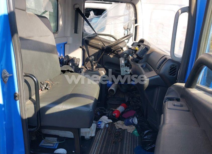 Photo 5 of 2019 Hino 268/338 (VIN 5PVNV8JV4K4S58825)