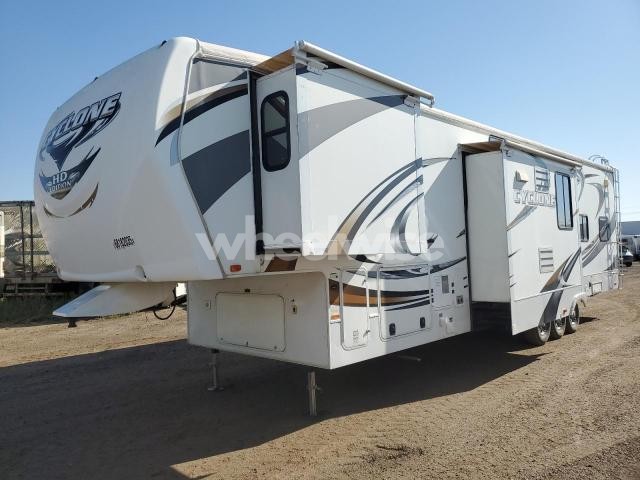 Photo 3 of 2011 HEARTLAND BIG HORN CYCLOE3950 (VIN 5SFCG4035BE235474)